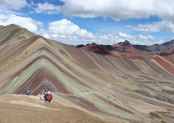 ANDEAN EXPERIENCE IN THE MOUNTAIN OF COLORS “VINICUNCA”